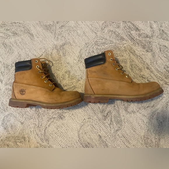 Timberland Tan and Black Winter Boots - Picture 4 of 8